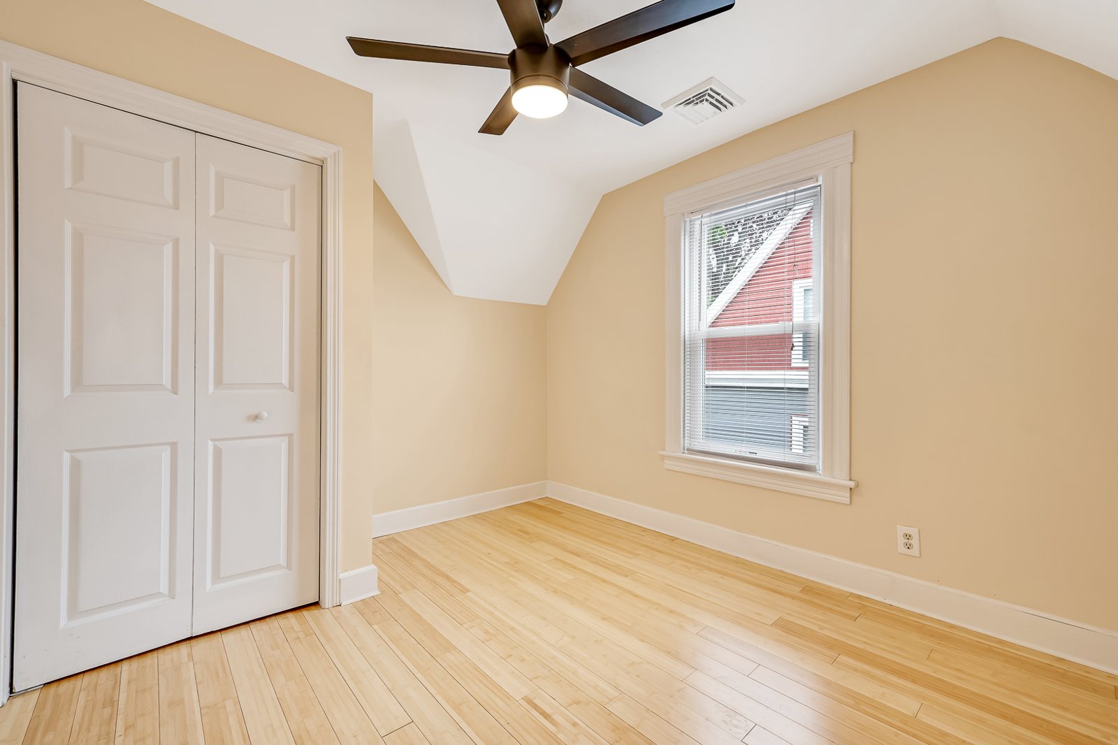 54 Sever St — sunny room with closet